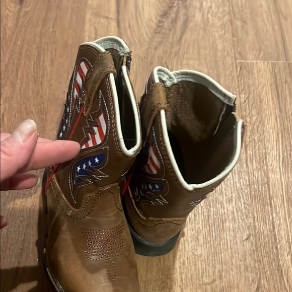 Ariat Brown Cowboy Boots with American Flag Design - Picture 7 of 16